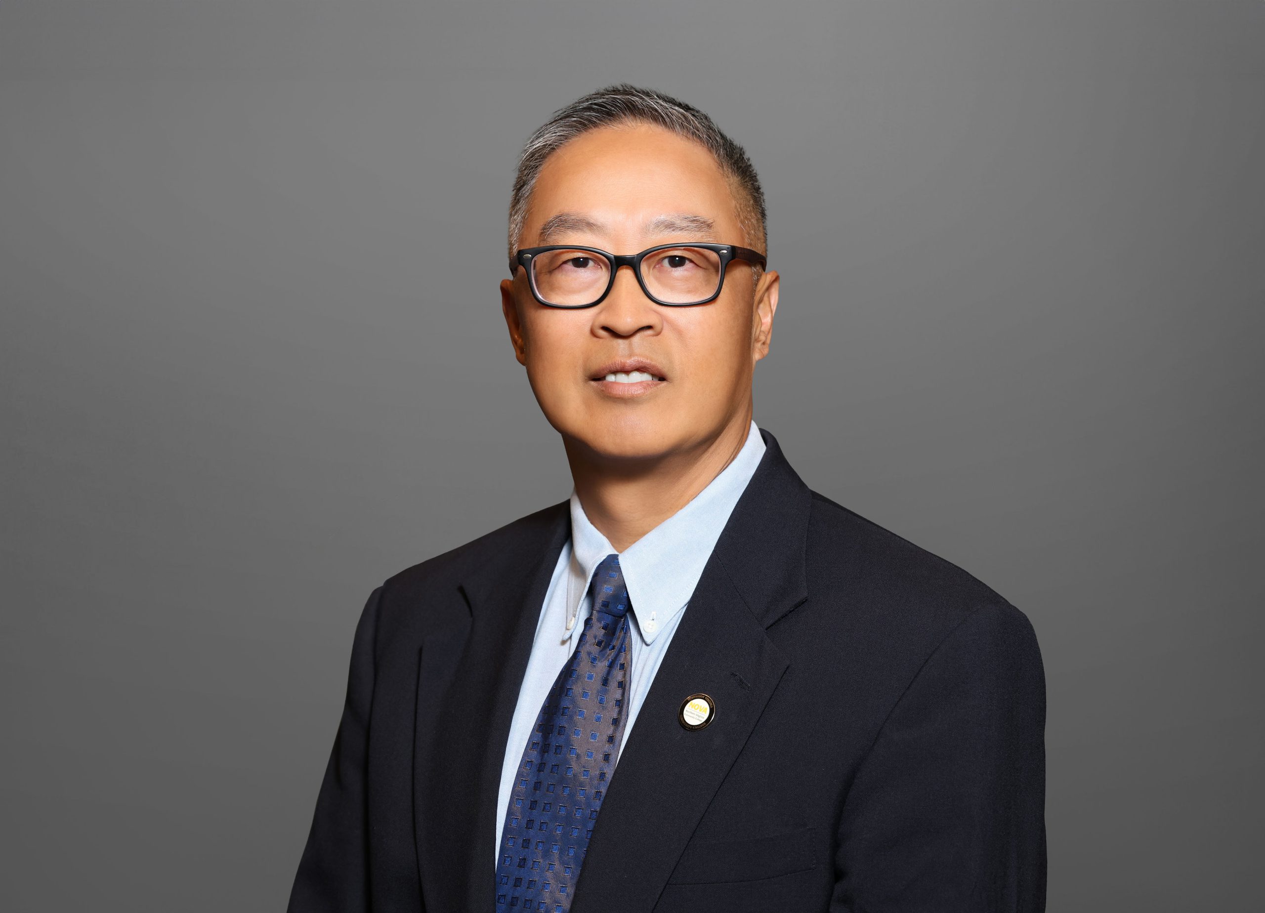 Professional portrait of Hong Xu