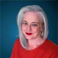 Professional potrait of Mae Richardson