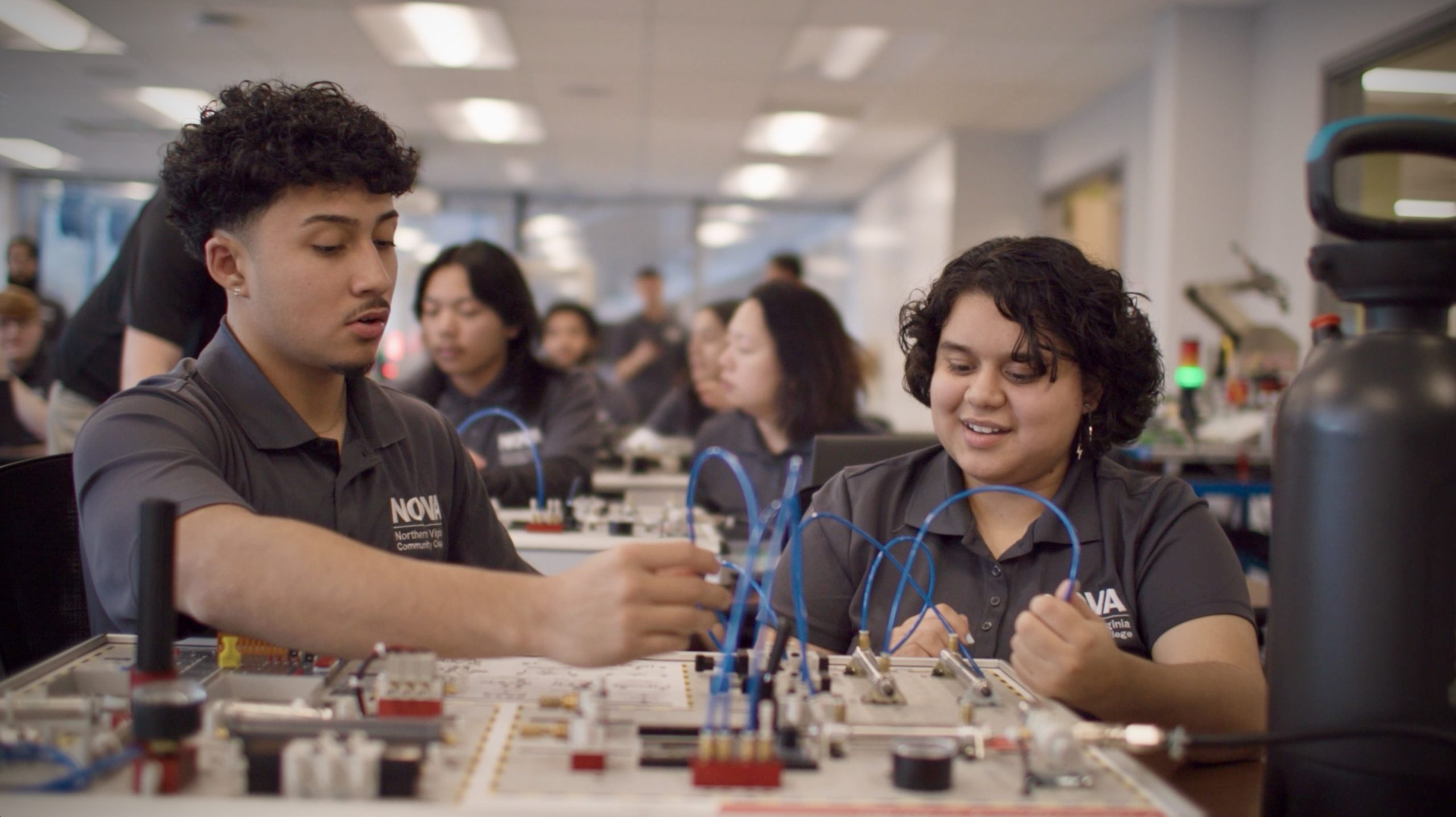 A group of ET scholars at work in a STEM lab