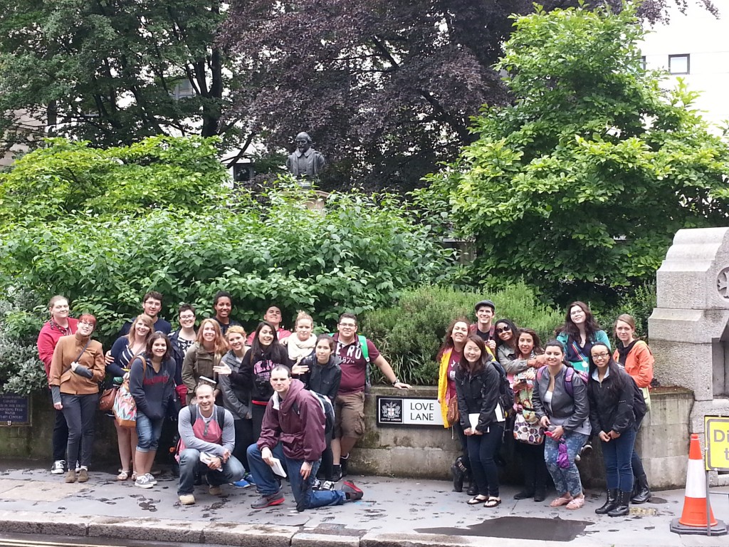 NOVA Honors students in London with Profs. Stacy Rice and Rebecca Hayes.